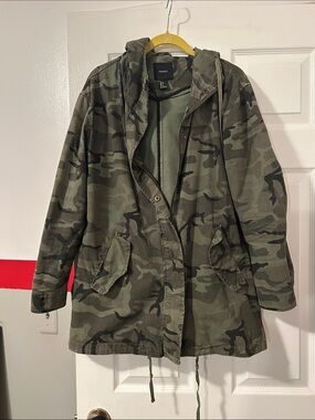 Forever 21 Olive Green Camo Hooded Utility Jacket